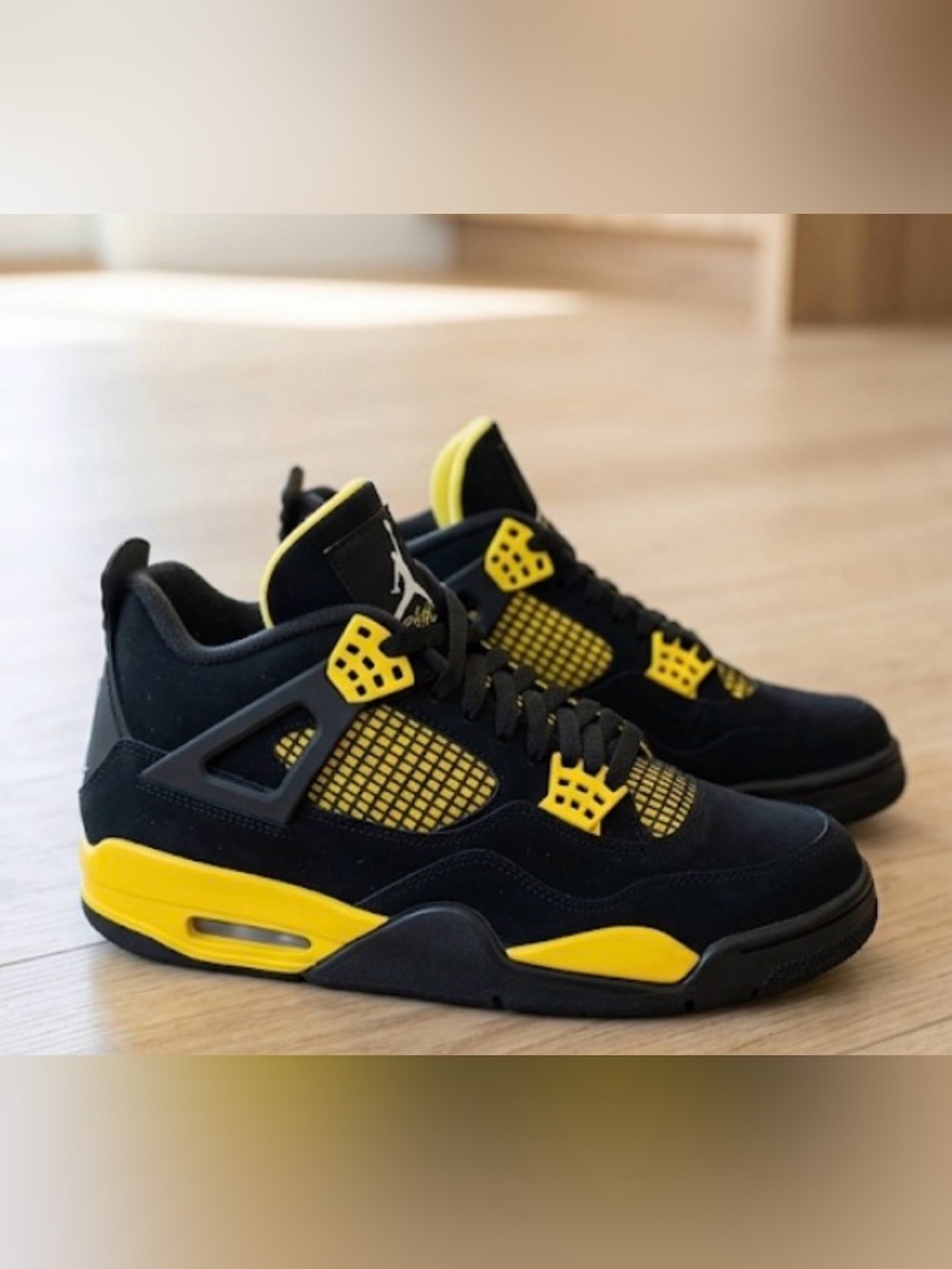 Air Jordan 4 Retro Lightning - Kids Sneakers